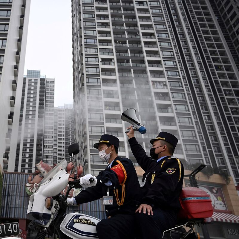 图为广州居民楼;当前中国房地产行业所面临的困境对整体经济有长远影响。(路透社图片)