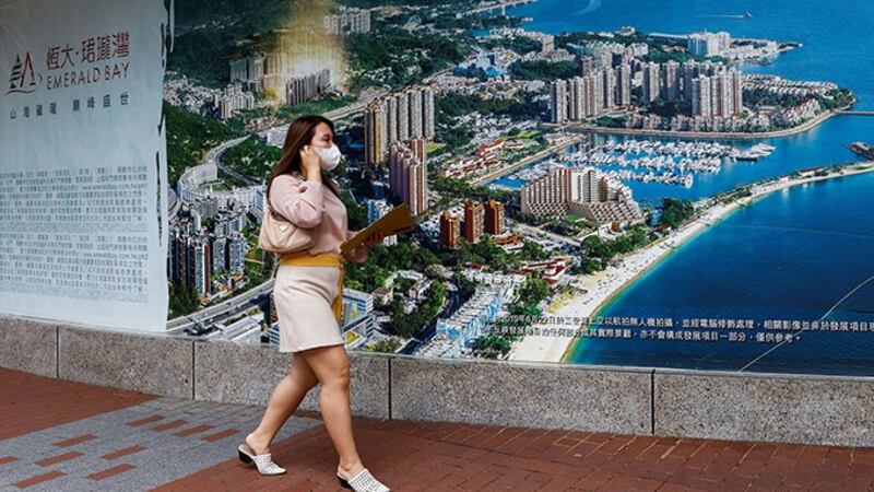 据《经济学人》报道,最新财报显示,截至今年上半年,在280多个城市拥有房地产项目的恒大负债高达3040亿美元(约人民币2万亿元)。(路透社图片)